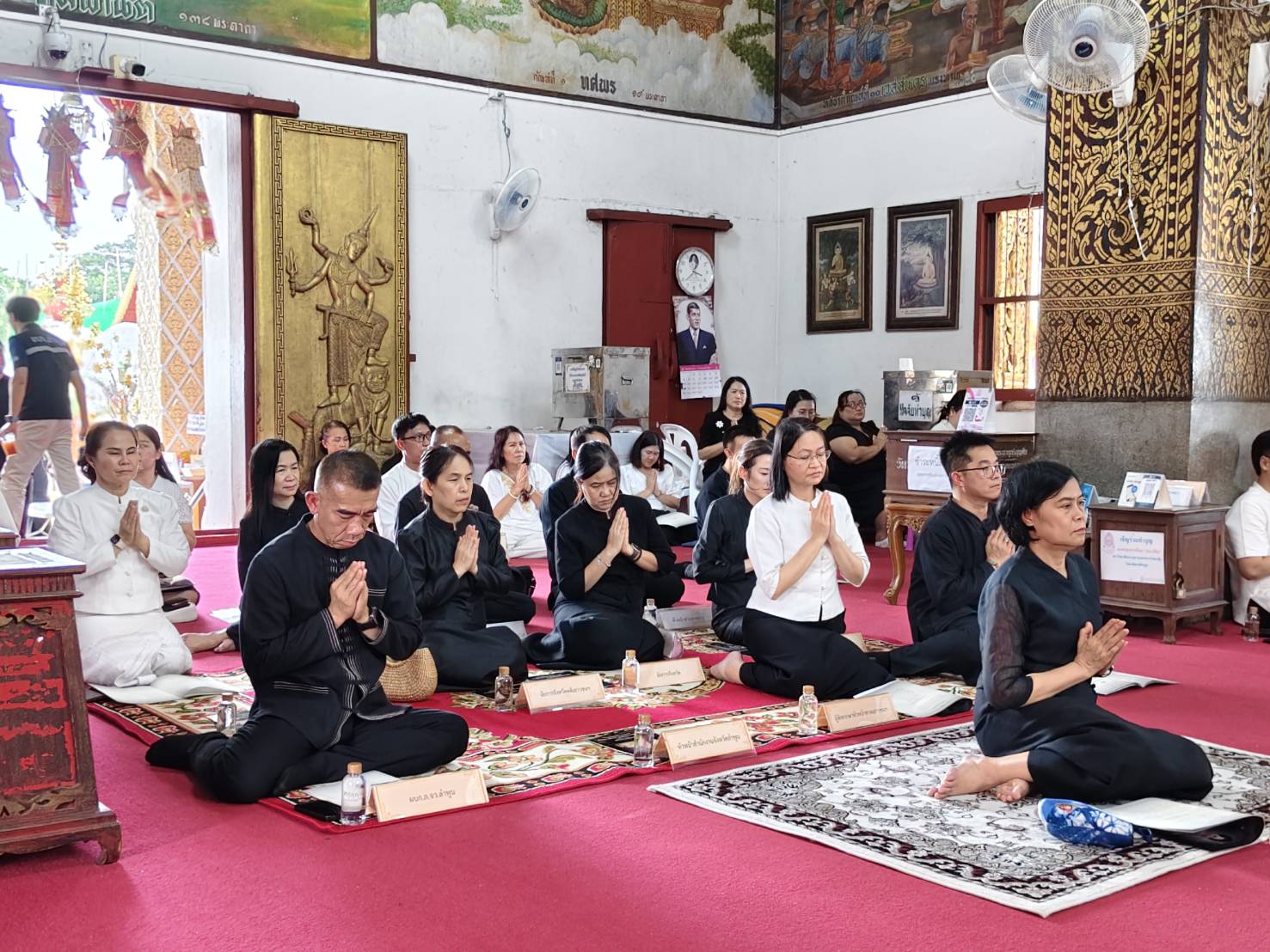 พช.ลำพูน ร่วมพิธีสวดพระพุทธมนต์และเจริญจิตตภาวนา ครั้งที่ 11 ถวายพระราชกุศล ณ วัดพระธาตุหริภุญชัย วรมหาวิหาร